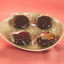 Cargar imagen en el visor de la galería, Cocada cubierta con Chocolate
