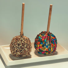 Cargar imagen en el visor de la galería, Manzana cubierta con Chocolate
